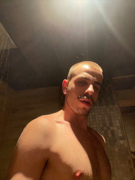 Обнаженная фотография утечки OnlyFans от Mreggplant