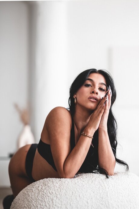 Naken läckt OnlyFans-bild av Gina Marie
