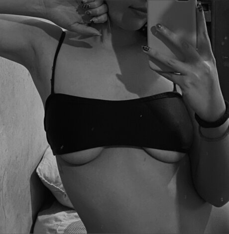 Naken lekkede OnlyFans-bilde av Belu