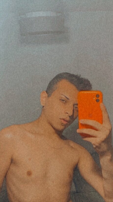 Alasti lekkinud OnlyFans-i pilt Nicolas Oliva