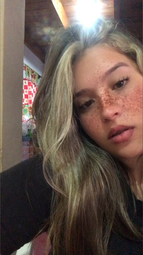 Naken läckt OnlyFans-bild av Mari Green Curvy
