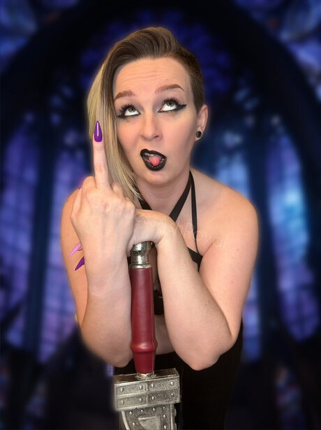 Naken läckt OnlyFans-bild av Goddess Ash Royal