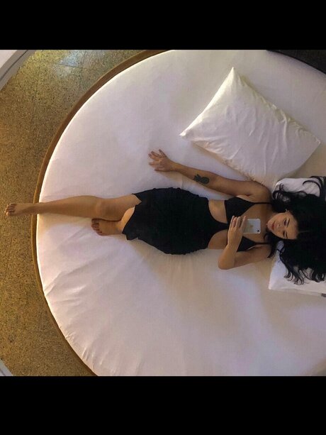 Naakte gelekte OnlyFans-foto van Bel Hot 
