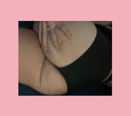 Naken läckt OnlyFans-bild av Luna 