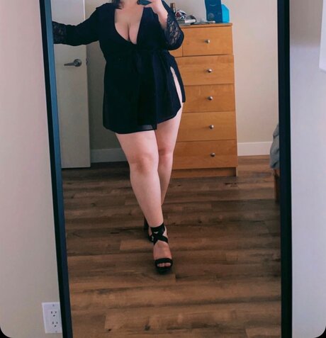 Naakte gelekte OnlyFans-foto van Lexi Taylor