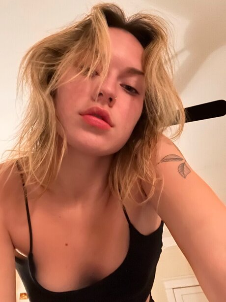Nøgent lækket OnlyFans-billede af Alice Irvine 