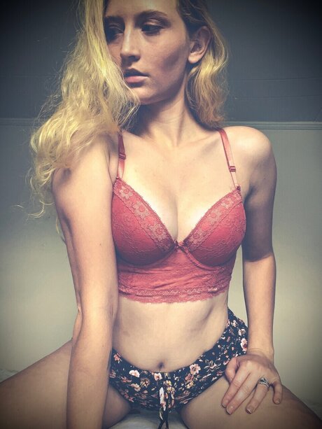  Nikki Honey 