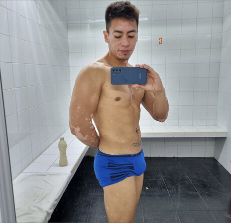 Alaston vuotanut OnlyFans-kuva Mixbroncelatino