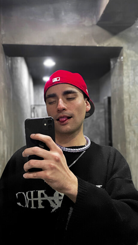 Alasti lekkinud OnlyFans-i pilt   