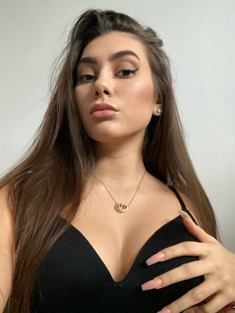 Alasti lekkinud OnlyFans-i pilt Kristna