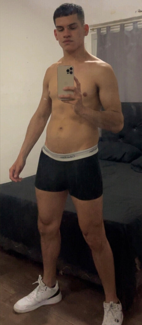 Обнаженная фотография утечки OnlyFans от Hendrix  20k