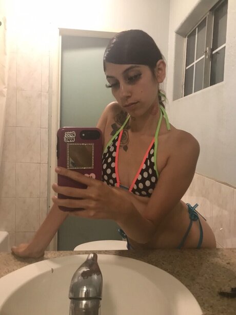 Alasti lekkinud OnlyFans-i pilt Greedy