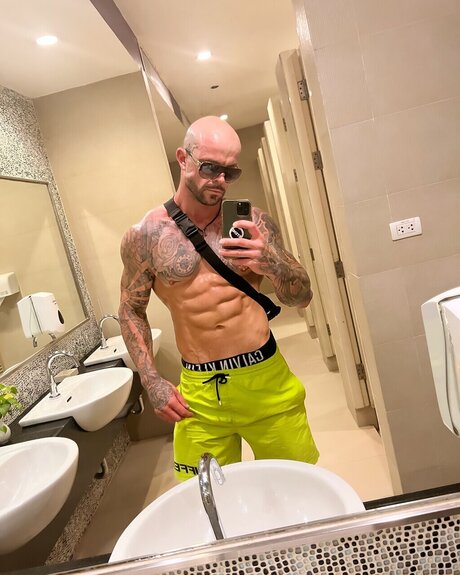 Photo nue de fuite OnlyFans de Shredded Kiwi