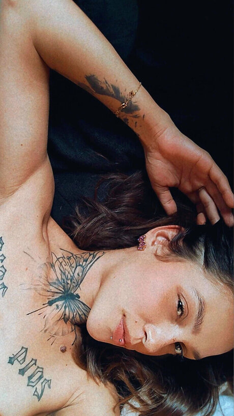 Foto di nudo di fuga di OnlyFans di Aurora Ross  