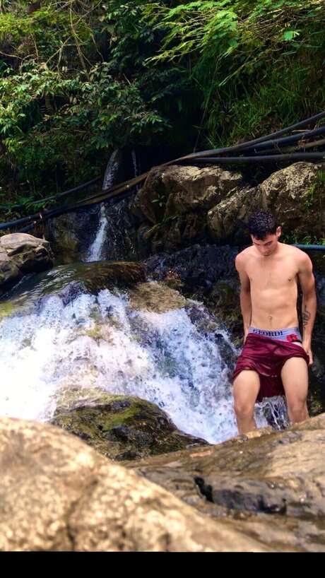 Обнаженная фотография утечки OnlyFans от Yunior