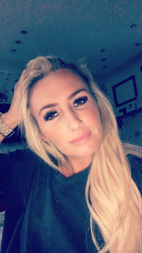 Nøgent lækket OnlyFans-billede af Vicki Kae
