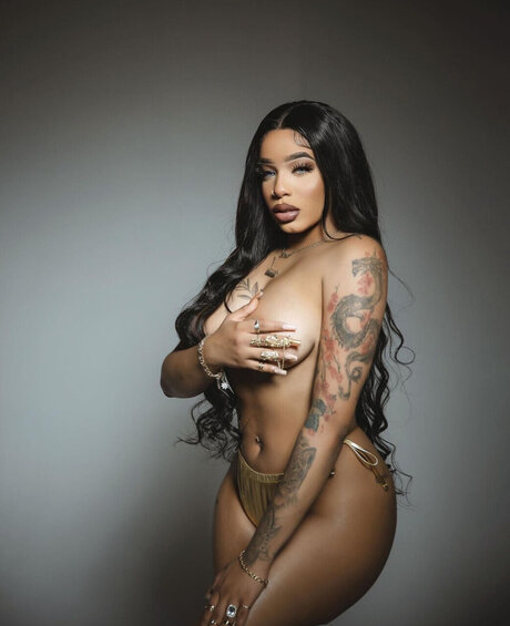 Foto di nudo di fuga di OnlyFans di Yaya