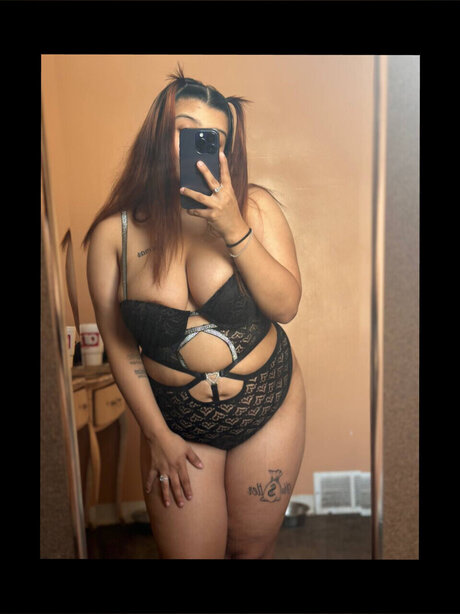 Обнаженная фотография утечки OnlyFans от Val 