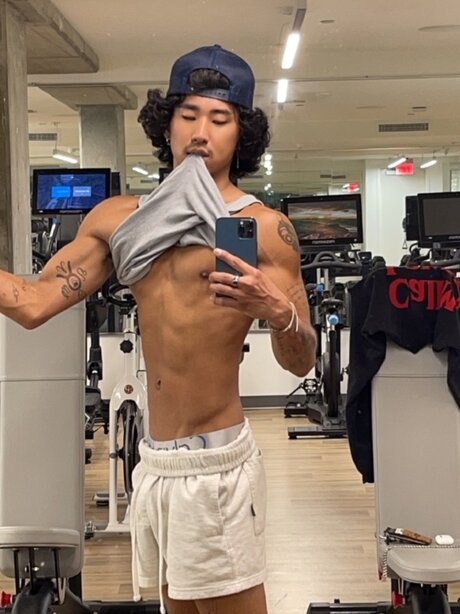 Naakte gelekte OnlyFans-foto van Xnou