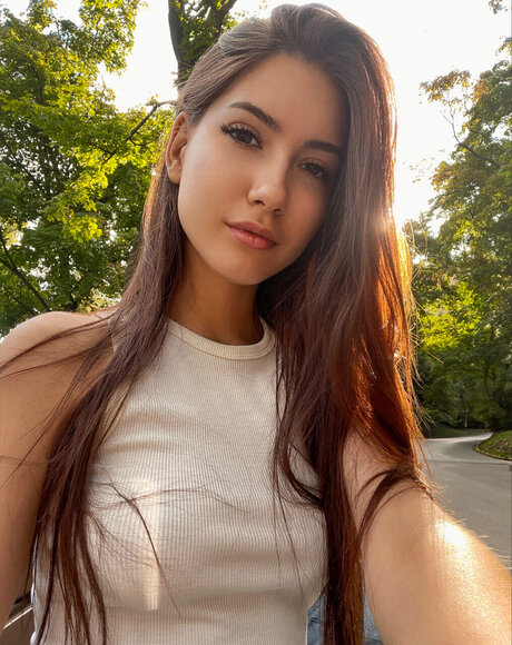 Foxy Elena 
