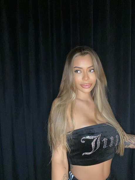 Foto nua vazada do OnlyFans de Yasmine Pierards