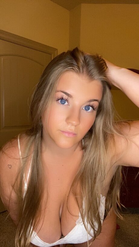 Photo nue de fuite OnlyFans de Lovelykatttfree