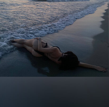 Naakte gelekte OnlyFans-foto van Goth Margot