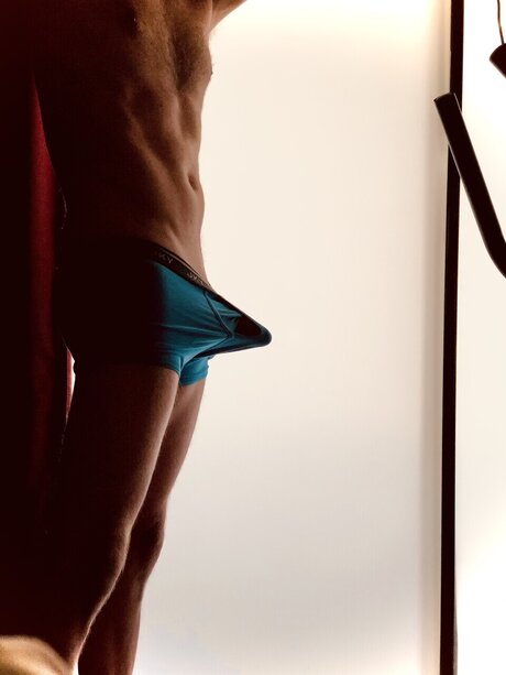 Naken läckt OnlyFans-bild av The Easy Cheese