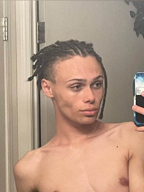 Alaston vuotanut OnlyFans-kuva Kj Colby
