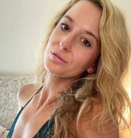 Naakte gelekte OnlyFans-foto van Foxx Vip 
