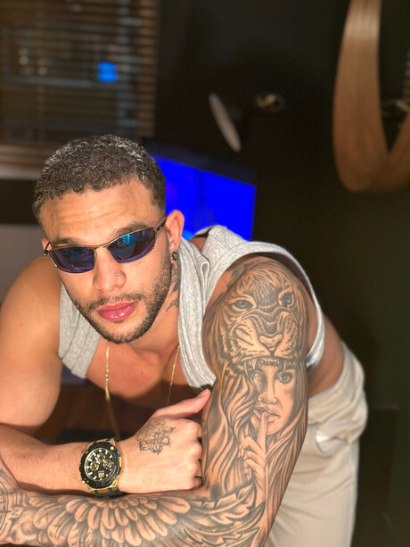 Alasti lekkinud OnlyFans-i pilt Lucas