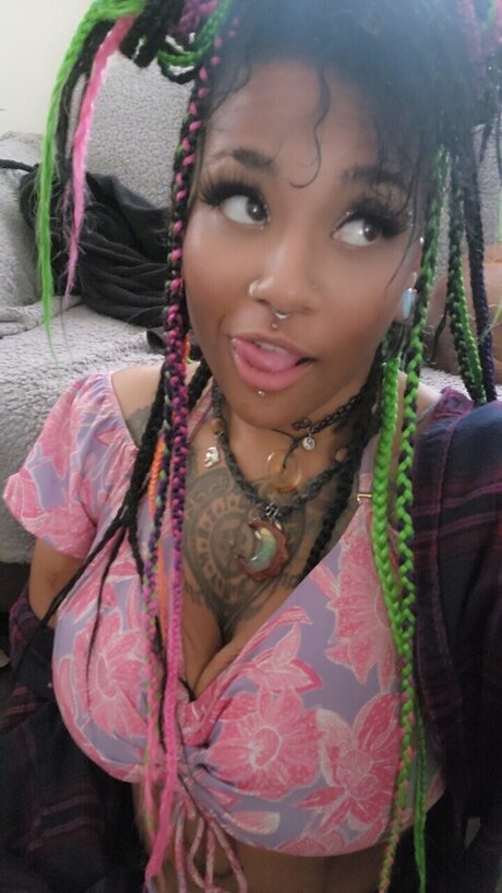 Alasti lekkinud OnlyFans-i pilt Glitch Goddess