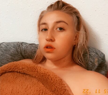 Alasti lekkinud OnlyFans-i pilt Loa C