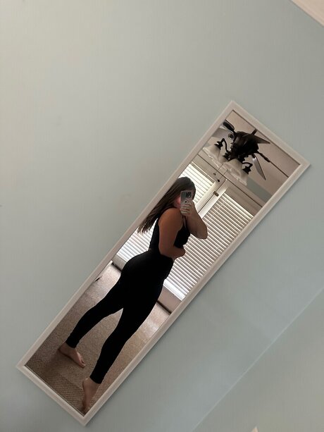 Alaston vuotanut OnlyFans-kuva Hailey