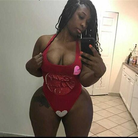 Обнаженная фотография утечки OnlyFans от Venessa Brown