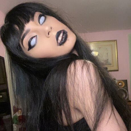Naken läckt OnlyFans-bild av Deadly Girl