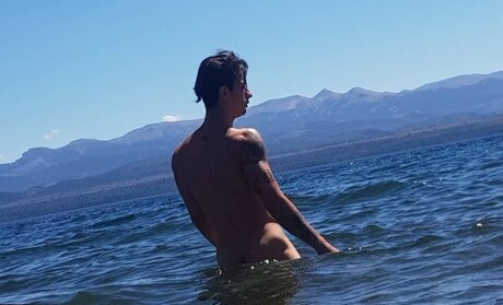 Naakte gelekte OnlyFans-foto van Sly 