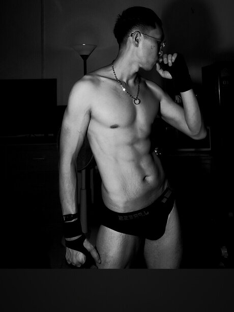 Naakte gelekte OnlyFans-foto van Ra