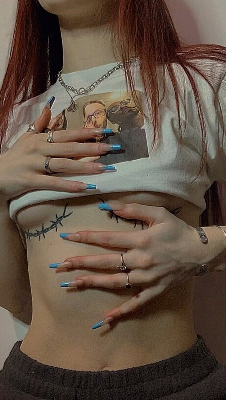 Alaston vuotanut OnlyFans-kuva Mol