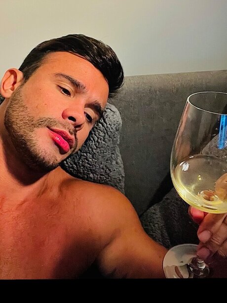 Alasti lekkinud OnlyFans-i pilt James Brandon