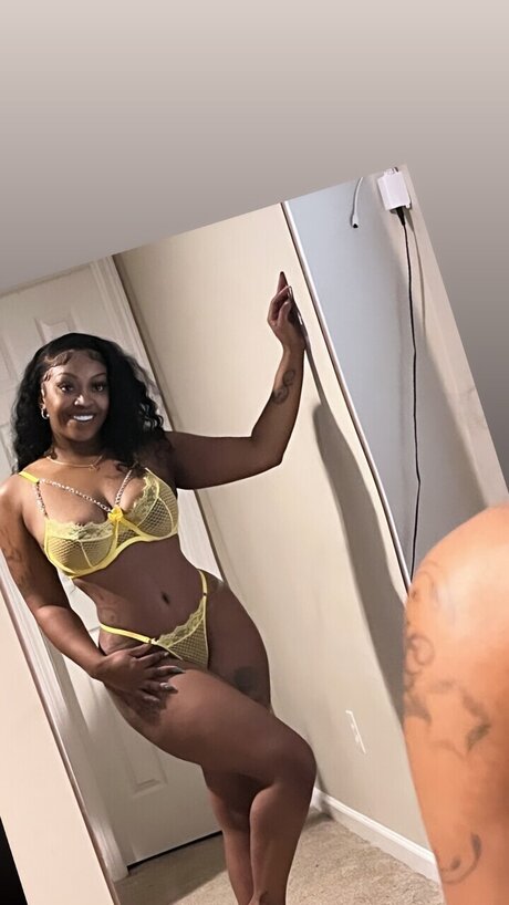 Nahá fotka uniklých OnlyFans od Exoticqueen