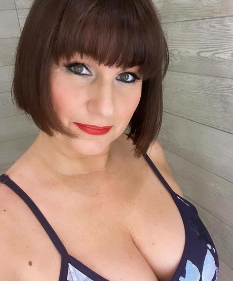 Обнаженная фотография утечки OnlyFans от Catherine Huntley