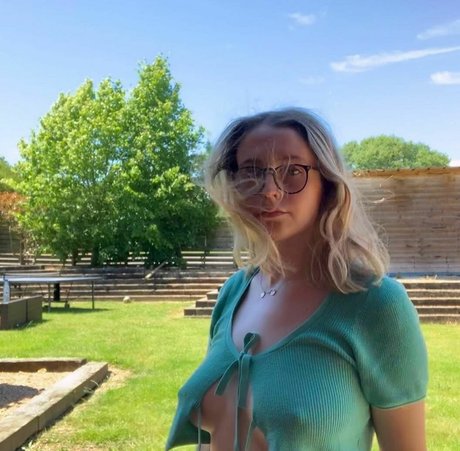 Nøgent lækket OnlyFans-billede af Millllievanillllie