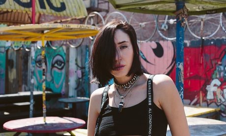 Naken lekkede OnlyFans-bilde av Elohim