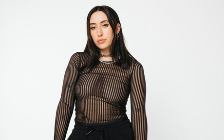 Naken lekkede OnlyFans-bilde av Elohim