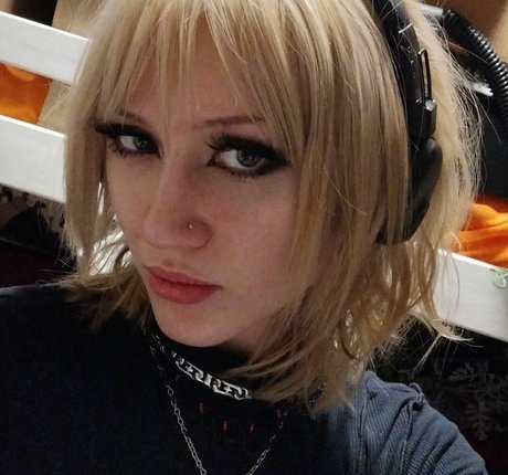 Nacktes geleaktes OnlyFans-Foto von Ninjagobabe2001