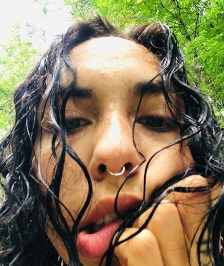 Naken lekkede OnlyFans-bilde av Indigo De Souza
