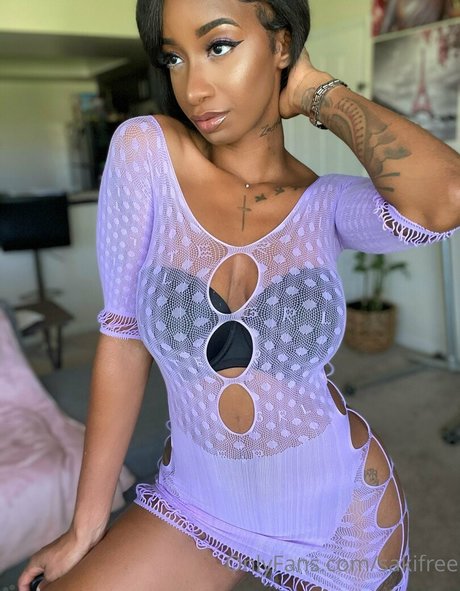 Foto nua vazada do OnlyFans de Sakifree