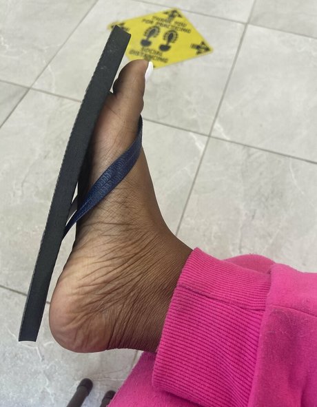 Nacktes geleaktes OnlyFans-Foto von Chocolatefeet8