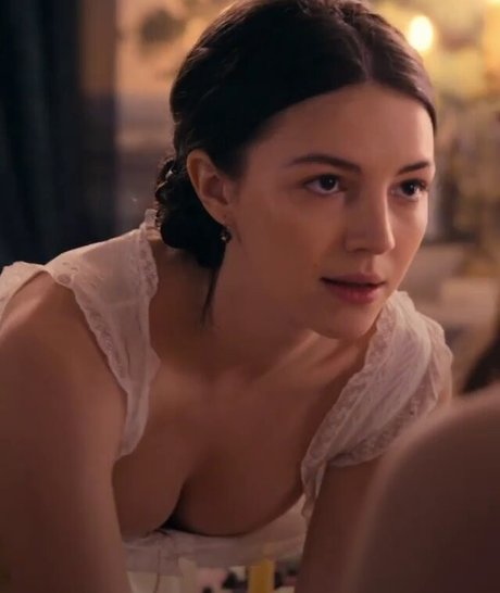 Naken läckt OnlyFans-bild av Ella Hunt